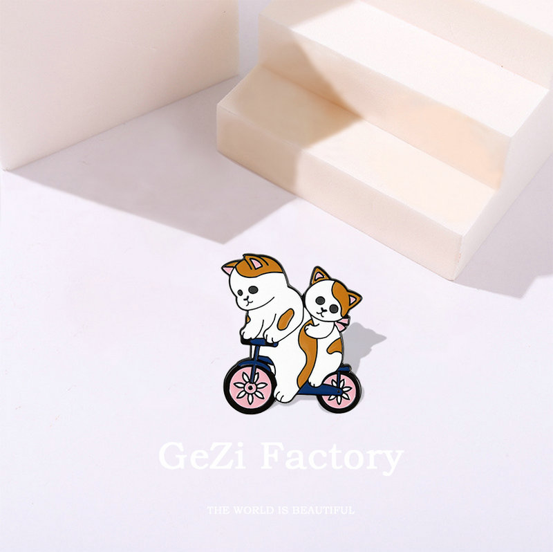 Funny Cats Enamel Pin Custom C - Cycling Commute Bag recensie en prijs